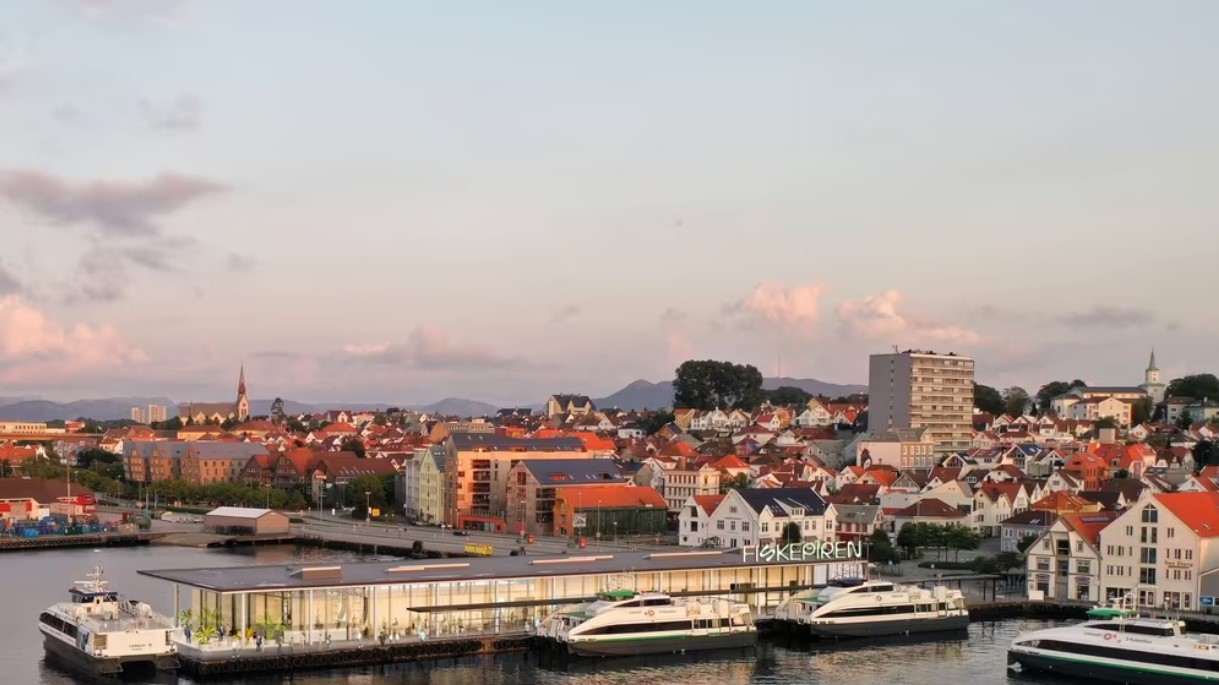 Nye tepper og skinner samt lysutstyr til Fiskepiren